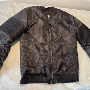 Rebel Minds Sleek Black Bomber Jacket with Ribbed Accents medium Quilt lined